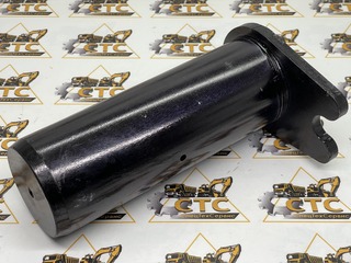 Палец верхний крепления поворотной бабки к каретке на CAT 428F (код: 3166952)