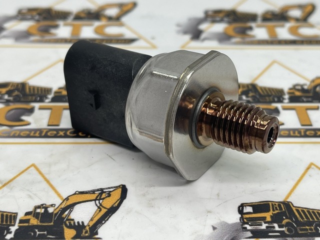 Датчик давления топлива в топливной рампе для системы COMMON RAIL на JCB ( код: 320/06626, 28509144) Датчик давления топлива в топливной рампе для системы COMMON RAIL на JCB ( код: 320/06626, 28509144)