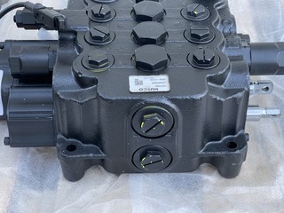 Гідророзподільник передній для гідросистеми на JCB 3CX, 4CX (код: 25/624000, 25/619100, 25/615400)