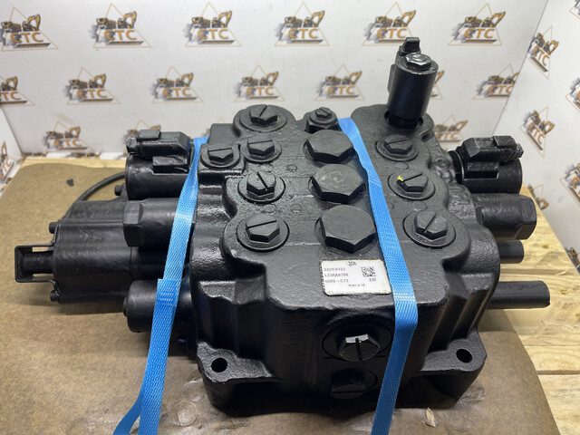 Гидрораспределитель передней стрелы ОРИГИНАЛ на JCB 3CX, 4CX (код: 332/F8152) Гидрораспределитель передней стрелы ОРИГИНАЛ на JCB 3CX, 4CX (код: 332/F8152)