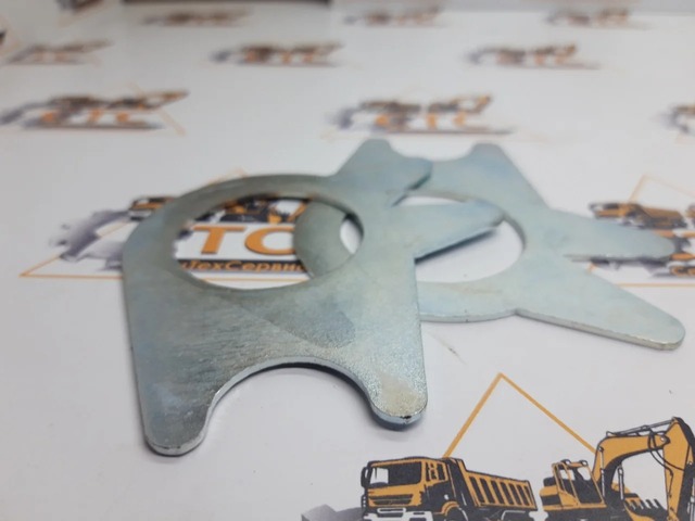 Стопорная шайба для гидрозамка каретки (левая) на JCB 3CX, 4CX (код: 823/10331, 823/00576) Стопорная шайба для гидрозамка каретки (левая) на JCB 3CX, 4CX (код: 823/10331, 823/00576)