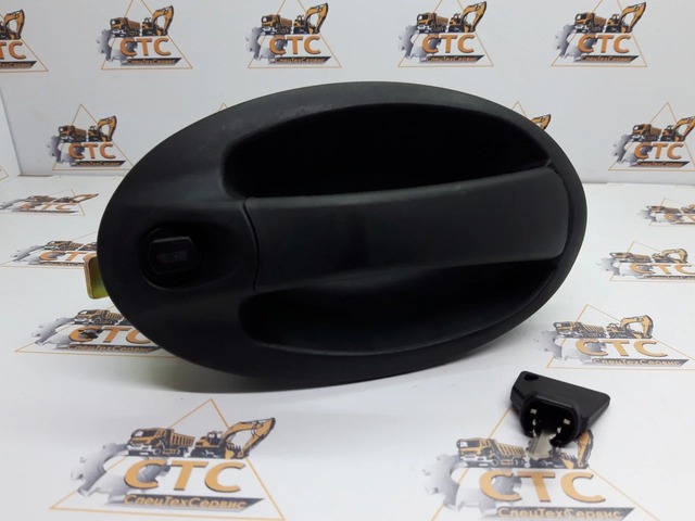Ручка для открывания двери правая на JCB 3CX, 4CX код: 331/31710, 331/43119, 332/A3732 Ручка для открывания двери правая на JCB 3CX, 4CX код: 331/31710, 331/43119, 332/A3732