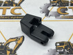 Петля крышки бардачка на JCB (код: 331/33655) Петля крышки бардачка на JCB (код: 331/33655)