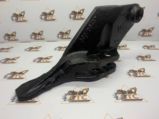 Зуб ковша боковой правый на JCB 3CX, 4CX (код: 531/03208) Зуб ковша боковой правый на JCB 3CX, 4CX (код: 531/03208)