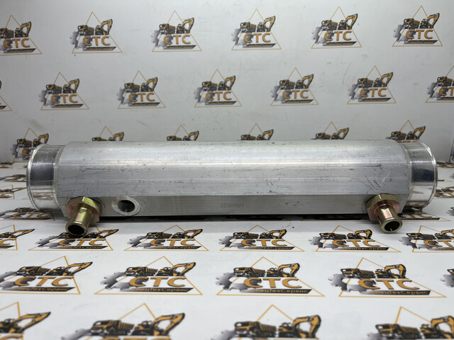Радиатор КПП для телескопического погрузчика JCB (код: 30/921200) Радиатор КПП для телескопического погрузчика JCB (код: 30/921200)