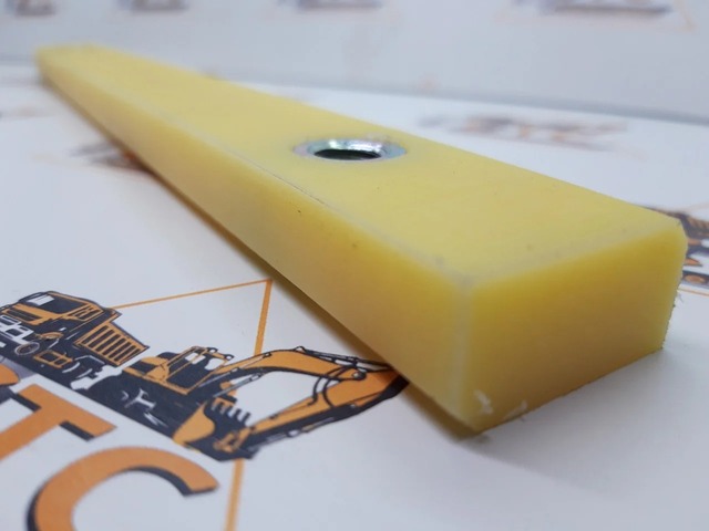 Направляющая для телескопа стрелы (ТЕКСТОЛИТ) на JCB 3CX, 4CX (код: 123/03214, 123/06189, 123/05205, 123/06253. ) Направляющая для телескопа стрелы (ТЕКСТОЛИТ) на JCB 3CX, 4CX (код: 123/03214, 123/06189, 123/05205, 123/06253. )